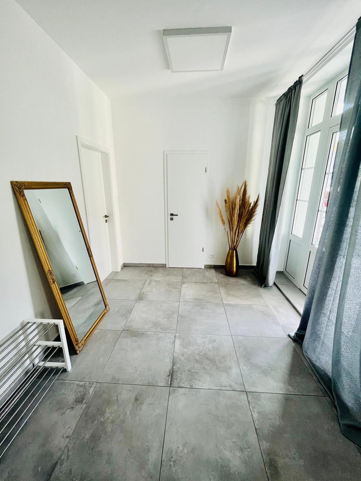 באנסקה ביסטריצה Apartment Riviera Centrum, Private Parking And Smart Check In מראה חיצוני תמונה
