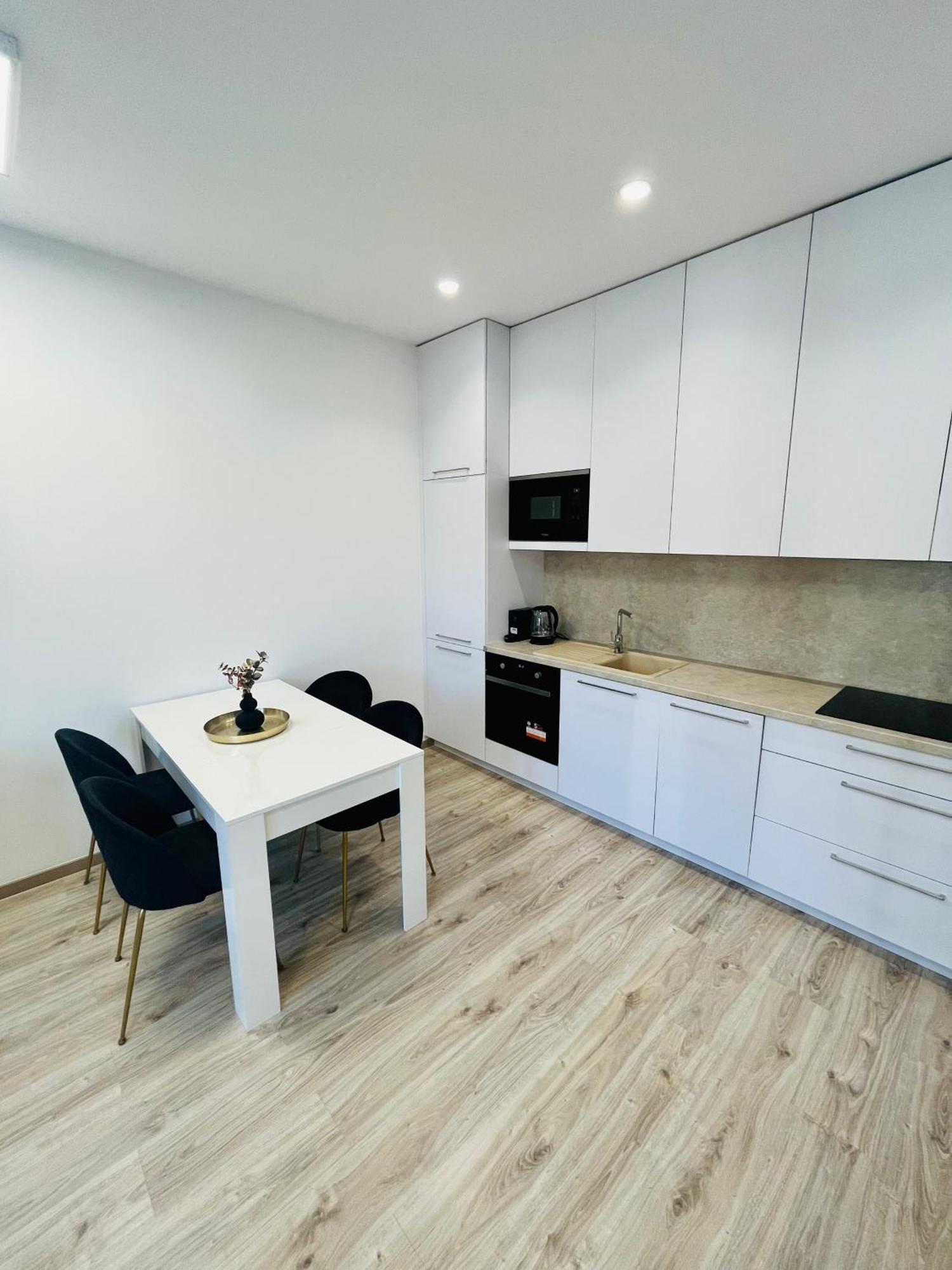 באנסקה ביסטריצה Apartment Riviera Centrum, Private Parking And Smart Check In מראה חיצוני תמונה