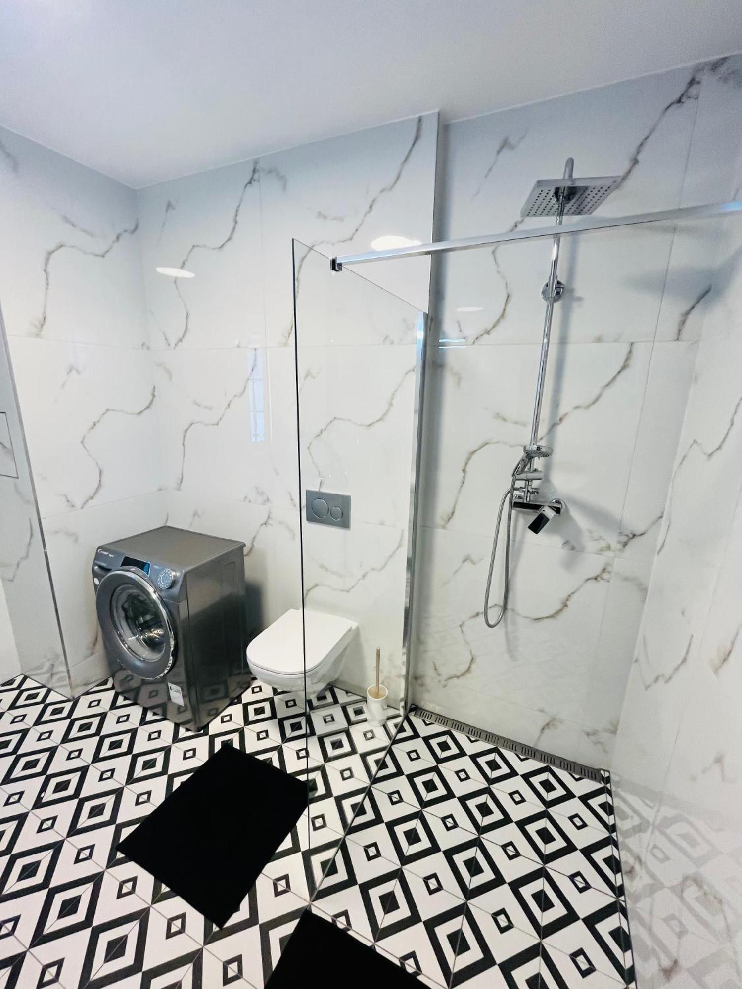 באנסקה ביסטריצה Apartment Riviera Centrum, Private Parking And Smart Check In מראה חיצוני תמונה