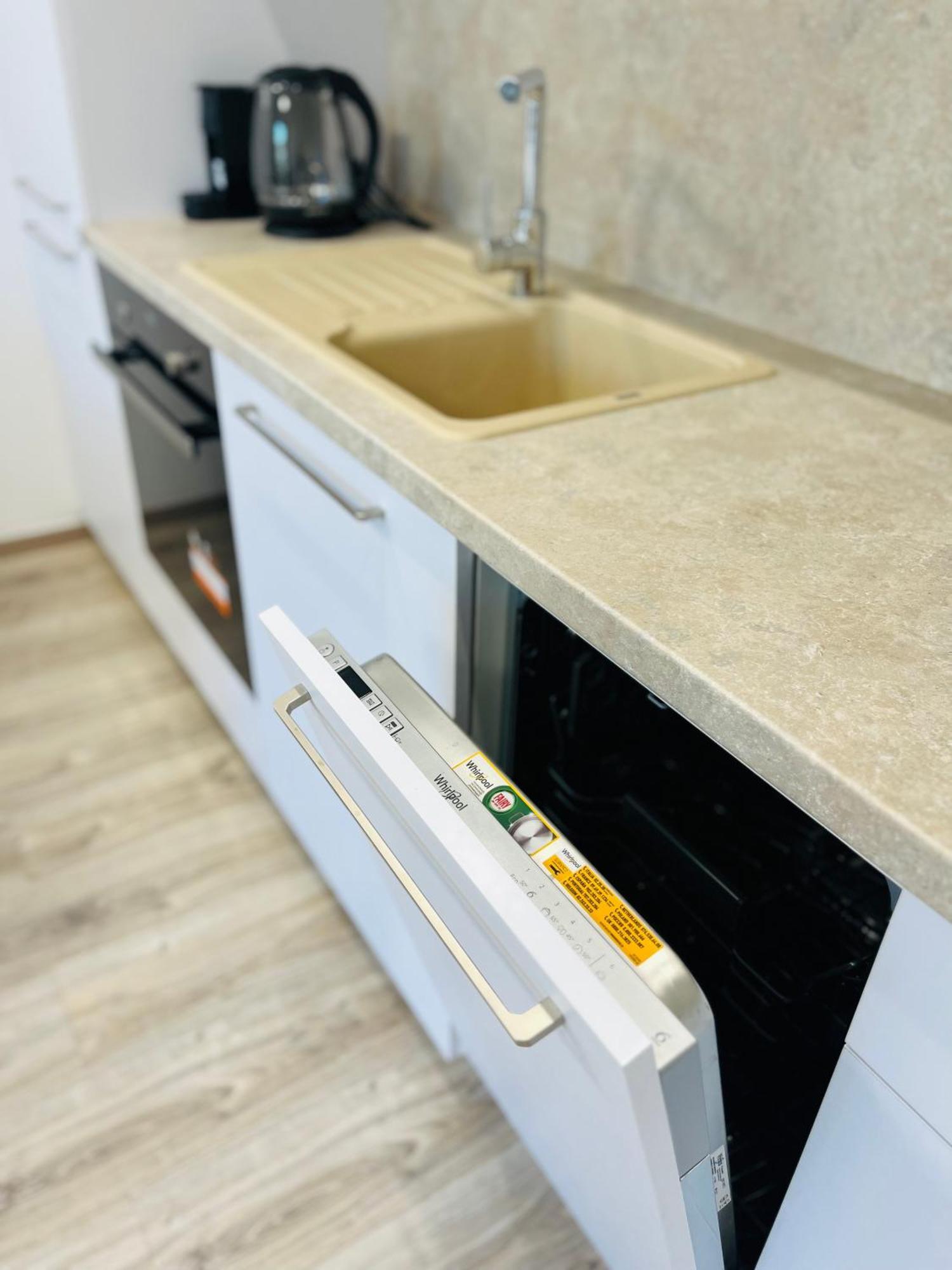 באנסקה ביסטריצה Apartment Riviera Centrum, Private Parking And Smart Check In מראה חיצוני תמונה