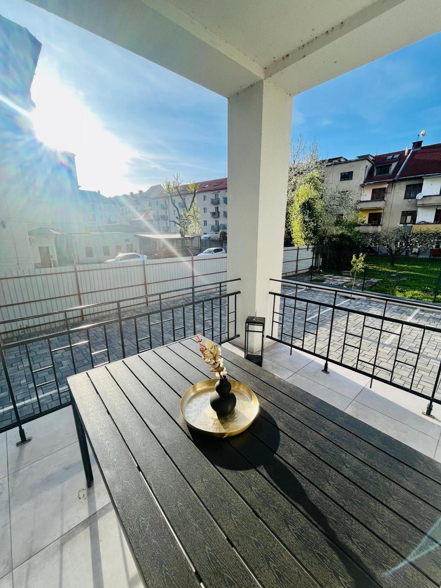 באנסקה ביסטריצה Apartment Riviera Centrum, Private Parking And Smart Check In מראה חיצוני תמונה