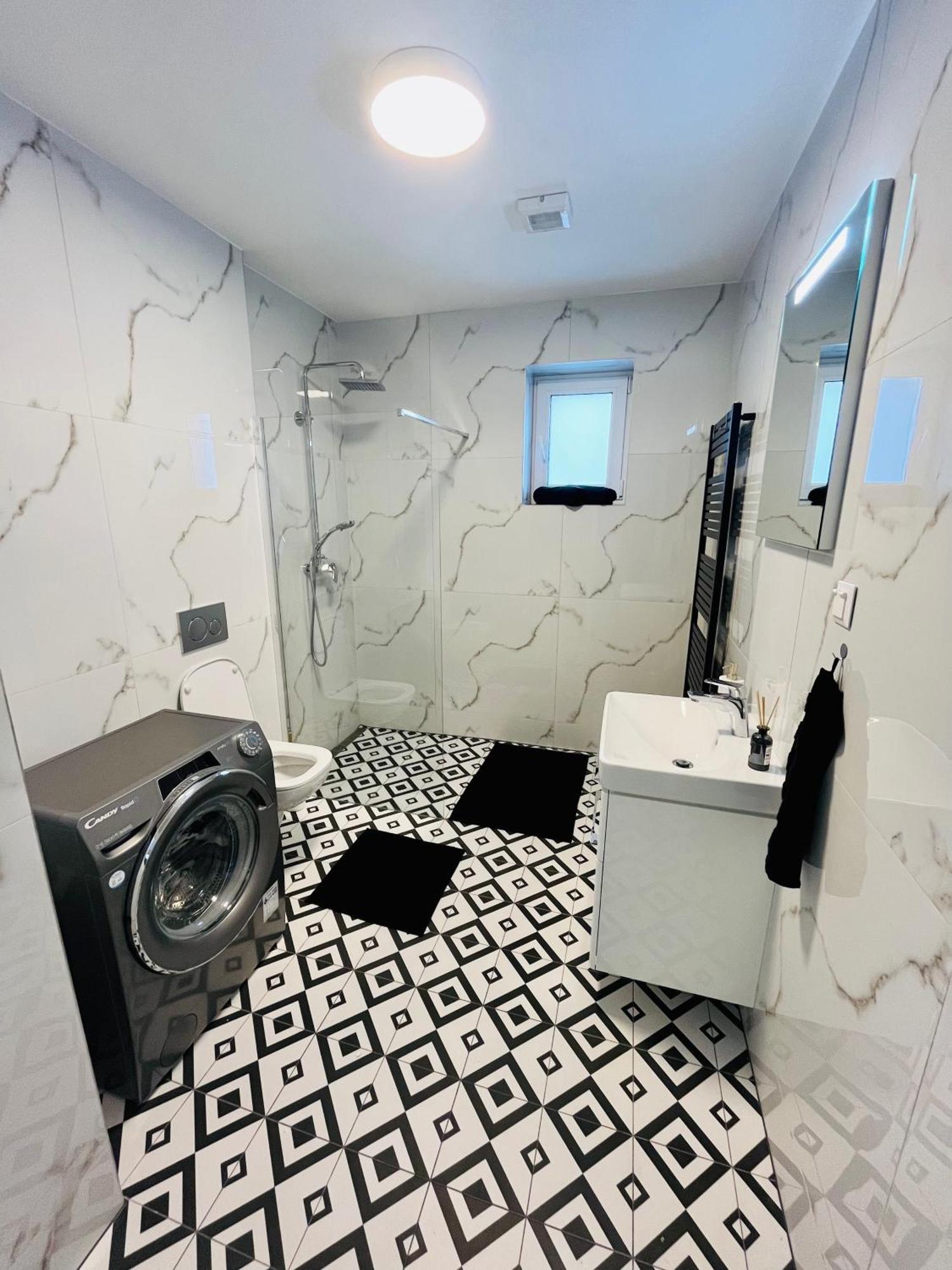 באנסקה ביסטריצה Apartment Riviera Centrum, Private Parking And Smart Check In מראה חיצוני תמונה